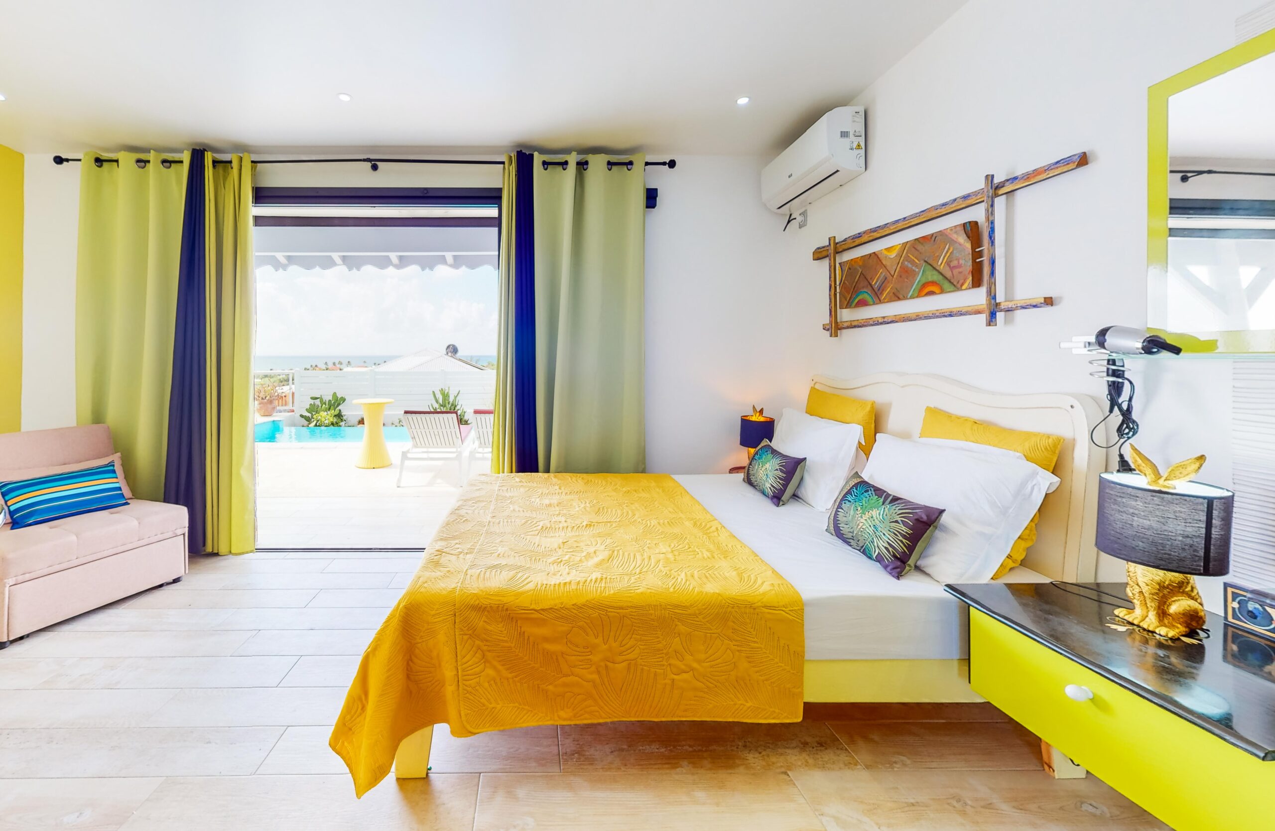 Villa-Fleur-De-Cannes-Bedroom